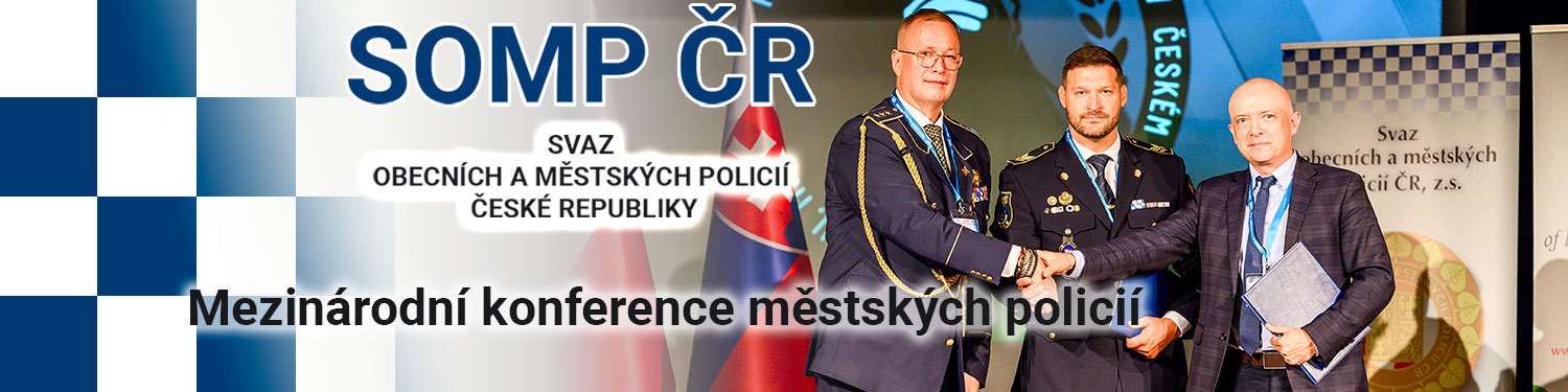 Molo Lipno Club s odrazem západu slunce na hladině Lipna